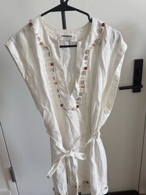 Venroy Cream Linen Shell-Beaded V-Neck Tunic